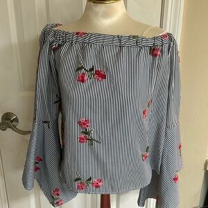 Off the shoulder Altard State top Sz Small